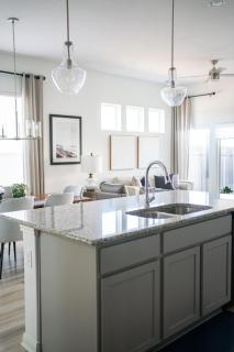 Spacious 4BR Oasis - Pool - Patio - 8 Min to Kalahari - Round Rock - 1