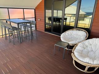 Sandy Toes and Sunsets Beach House - 8