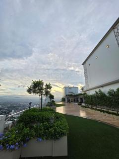 Serene & Cozy Escape Near BGC & Ortigas Center - 1