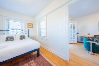 Plaza Penthouse Historic Charm & Stunning Views - 4