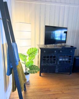 Morissette Base Camp - Lakeside Cozy Retreat for families and hikers - 7