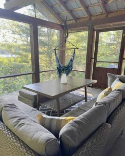 Morissette Base Camp - Lakeside Cozy Retreat for families and hikers - 9