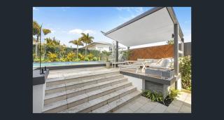 Scarborough Coastal Getaway Ocean Views & Pool - 2