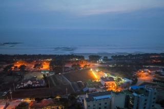 Silver Glowing Sea Pension - 4