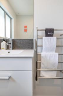 City Fringe Stay plus Garage and Sunny Balcony - 2