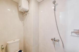 Luxury Studio at Serpong Garden Apartment By Travelio - 5