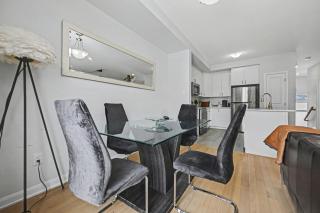 Modern Spacious 3BR Home with Free Parking and Wi-Fi - 6
