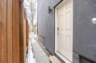 Cozy Family Friendly Suite Near Whyte, UofA, Kinsmen with Desks or Home-office and Full Kitchen - 6