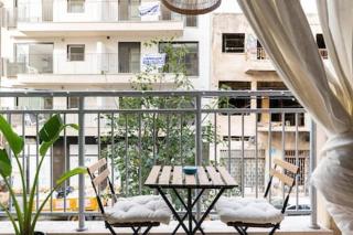 Lovely 1Br Apt Florentin Center-Elevator-Balcony - 4