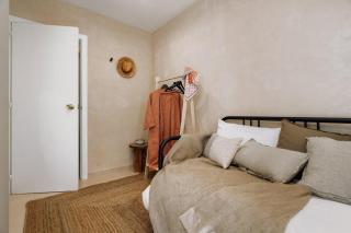 Impressive beachfront home - 4