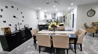Spacious Villa with Hot Tub Near MIA Sleeps 12 - 7