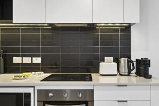 Bright 1-Bed Apartment in Docklands Precinct - 6