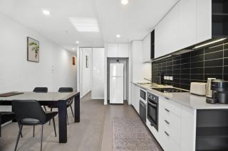 Bright 1-Bed Apartment in Docklands Precinct - 4