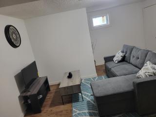 Executive Cozy 2bedroom Basement Suite - 2