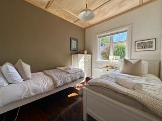 Stag & 3 Pigs - Ohakune Holiday Home - 2