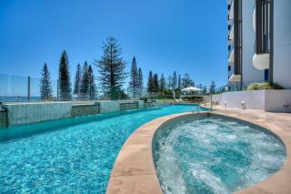 5-Star Beachfront Retreat with Theatre & Pool - 5