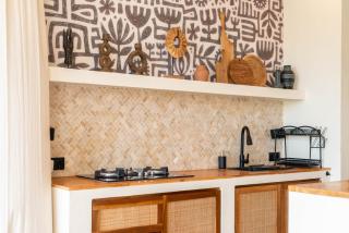 3BR Tropical Retreat with Pool - 9