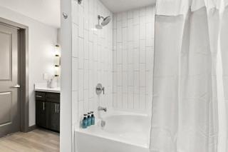 Cozysuites PHX RORO Gym Pool Pets Parking #18 - 4