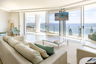 5-Star Beachfront Retreat with Theatre & Pool - 0