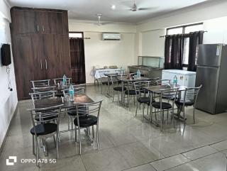 Hotel Mittal Tower - 8