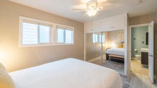 Stylish Newport Condos w Dock Access Walk to Balboa Fun Zone and Beach - 3