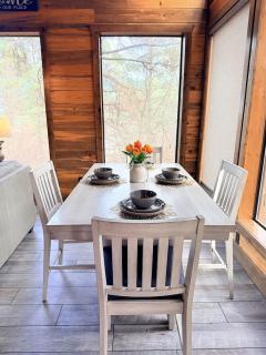 Mini Marshmallow Cabin - Cozy & Romantic GetAway - 5