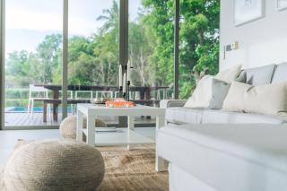 Exclusive Sandbox Beachfront Villa - 5