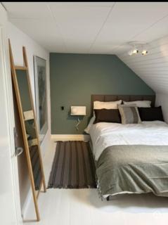 Small, cozy penthouse with free parking - 1