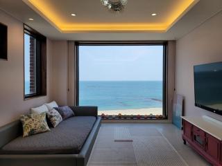 Pohang Sunrise Pool Villa - 8