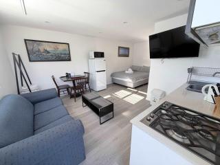 Claremont Comfort Cottage - 0