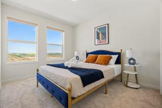 4 Bedroom Detached Home with Free Parking, Netflix, King Size Bed & Portable AC - 7