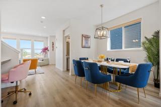 4 Bedroom Detached Home with Free Parking, Netflix, King Size Bed & Portable AC - 6