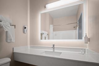 Days Inn & Suites by Wyndham Airport Albuquerque - 1