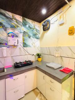 Luxurious private apartment retreat - a perfect 2bhk in new delhi - 8