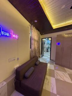 Luxurious private apartment retreat - a perfect 2bhk in new delhi - 6