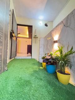 Luxurious private apartment retreat - a perfect 2bhk in new delhi - 1