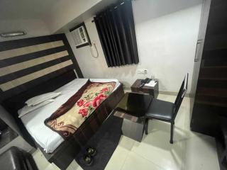 Hotel O The Vatika Hotel And Restaurant - 1