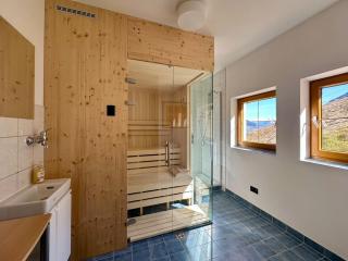 Private Living with Sauna & Garden - 7