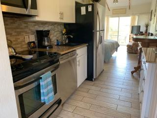 Kihei Bay Surf #213 Studio Kitchen, Wifi, Great Rates, Shared Hot Tub, Near Beach - 5