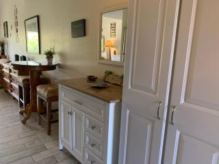 Kihei Bay Surf #213 Studio Kitchen, Wifi, Great Rates, Shared Hot Tub, Near Beach - 4