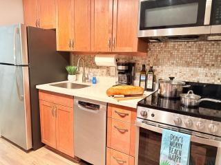 Kihei Bay Surf #250 Renovated Studio, Wifi, close to Beach, Great Rates - 1