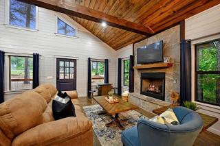 Romantic Luxury Cabin with Elevated Gazebo near Broken Bow, Oklahoma - 7