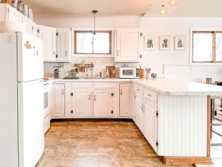Peaceful Cabin Retreat with Mountain Views & Private Acreage in Hamden, New York - 4