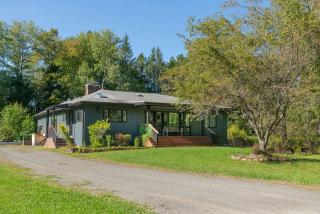 Charming Pet-Friendly Getaway with Deck & Nature Views in East Meredith, New York - 8
