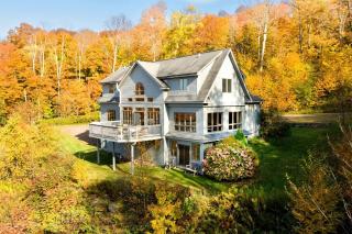 Serene Mountainside Retreat with Panoramic Views & Game Room in Bovina, New York - 0