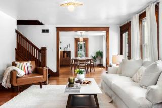 Vintage-Inspired Retreat with Unique Cozy Touches in Bovina, New York - 7