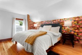 Vintage-Inspired Retreat with Unique Cozy Touches in Bovina, New York - 2