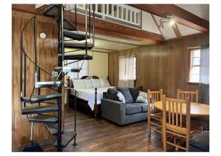 Cozy Loft Cabin with Private Pond Views Near Zwolle Louisiana - 9