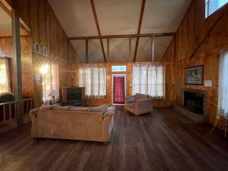Romantic Luxury Cabin with Jacuzzi Whirlpool & Pond View Near Zwolle, Louisiana - 9