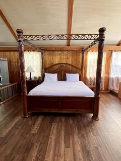 Romantic Luxury Cabin with Jacuzzi Whirlpool & Pond View Near Zwolle, Louisiana - 7